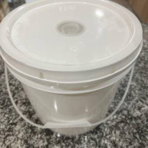 2 gallon bucket top feeder